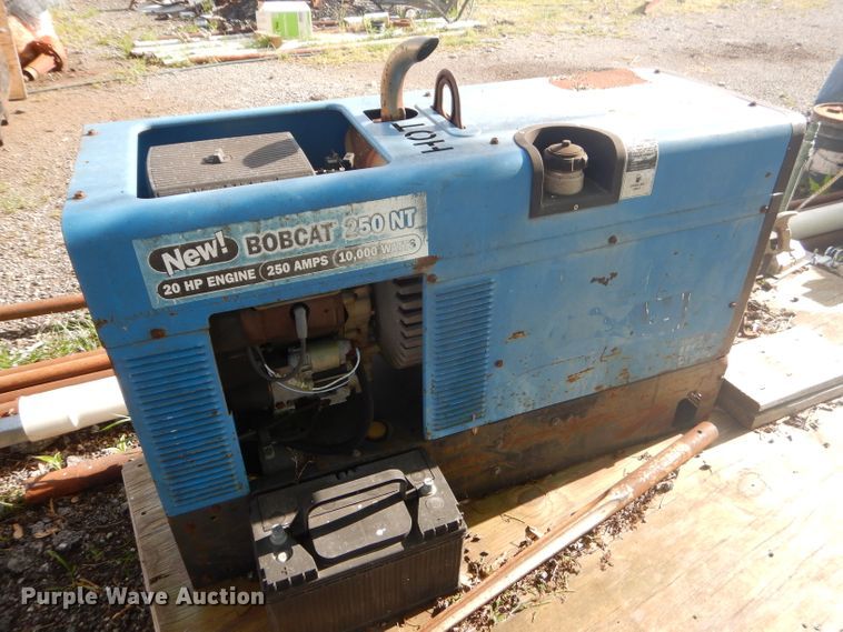 image for item GN9254 1999 Dodge Ram 3500 Laramie  flatbed pickup truck