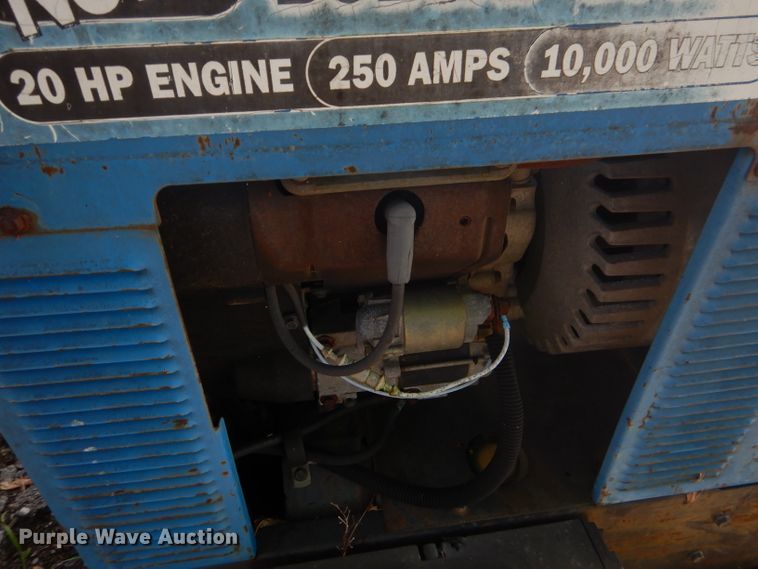 image for item GN9254 1999 Dodge Ram 3500 Laramie  flatbed pickup truck