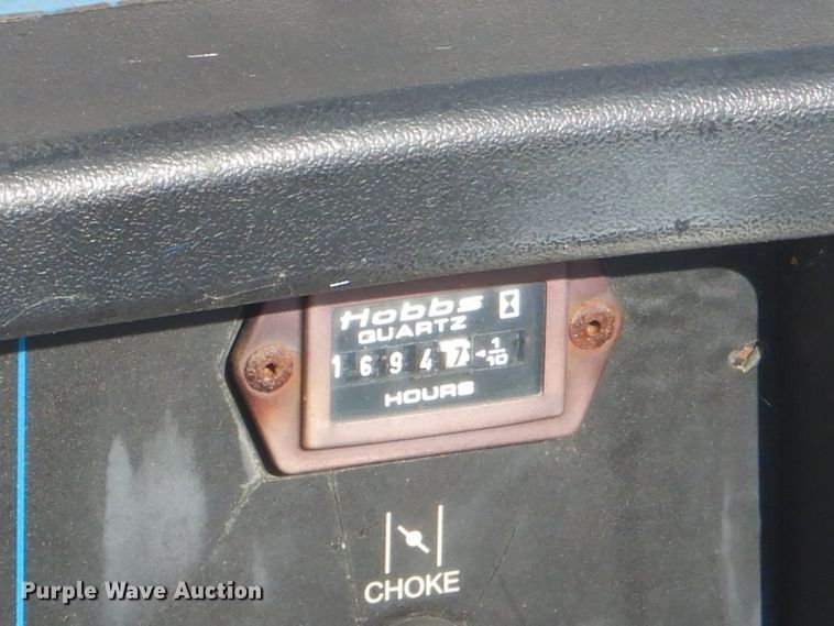 image for item GN9254 1999 Dodge Ram 3500 Laramie  flatbed pickup truck