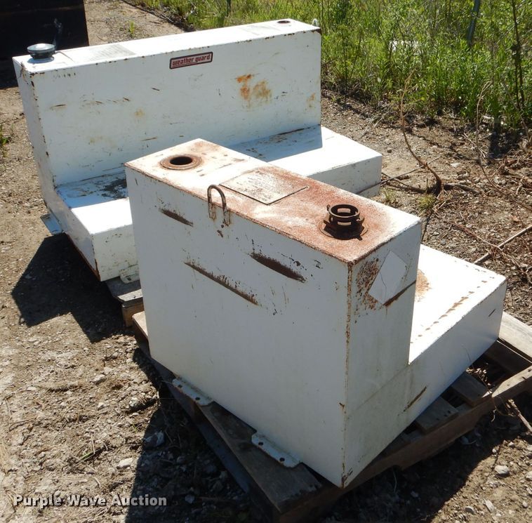 image for item GN9265 (6) fuel tanks