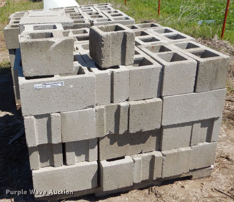 image for item GN9276 Approximately 100 concrete blocks