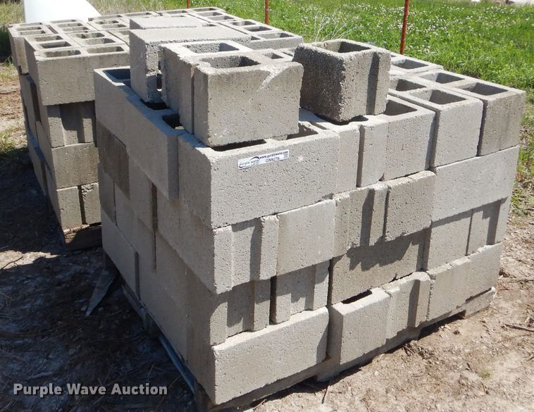 image for item GN9276 Approximately 100 concrete blocks