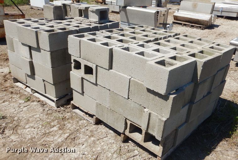 image for item GN9276 Approximately 100 concrete blocks