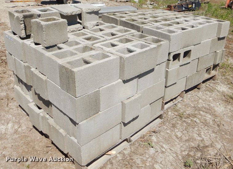 image for item GN9276 Approximately 100 concrete blocks
