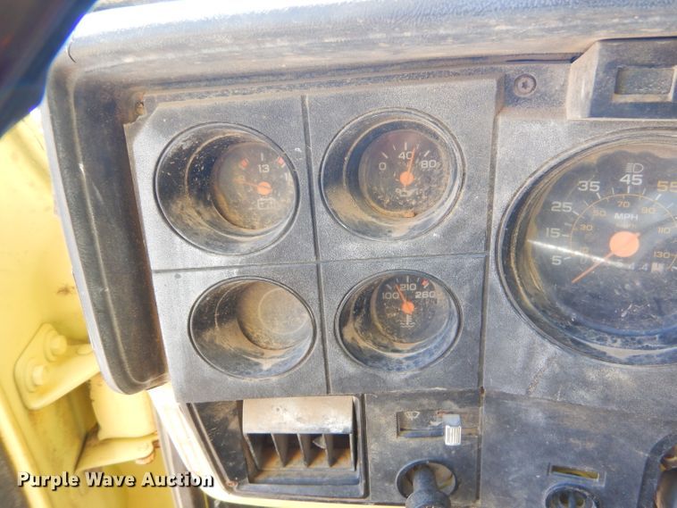 image for item GN9301 1988 GMC C6000 box truck