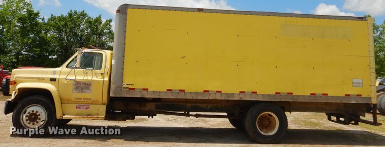 image for item GN9304 1986 GMC 7000 box truck