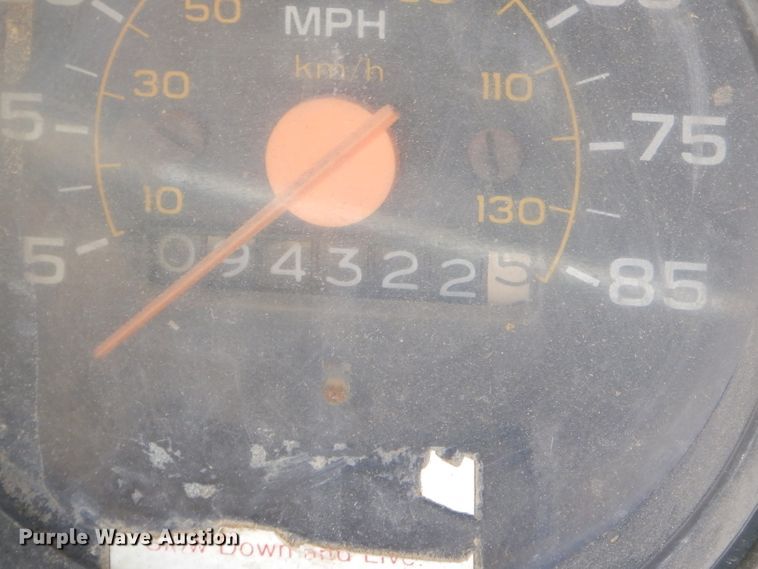 image for item GN9304 1986 GMC 7000 box truck