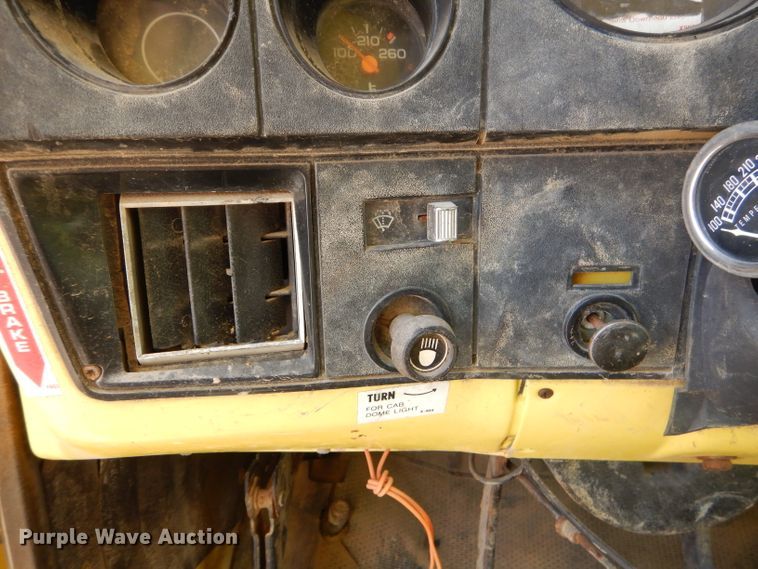 image for item GN9304 1986 GMC 7000 box truck