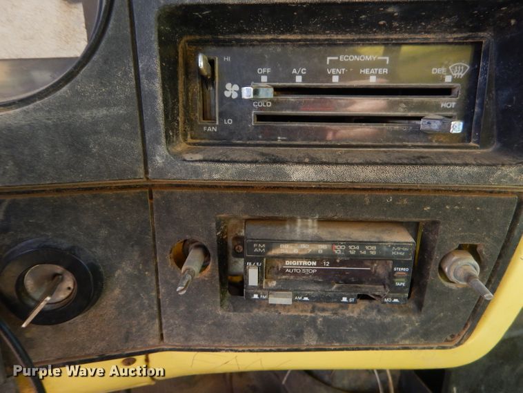 image for item GN9304 1986 GMC 7000 box truck