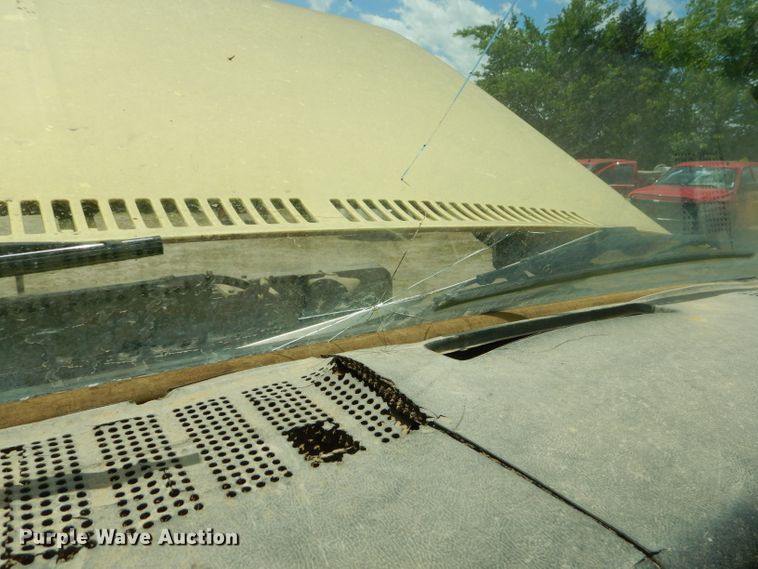 image for item GN9304 1986 GMC 7000 box truck