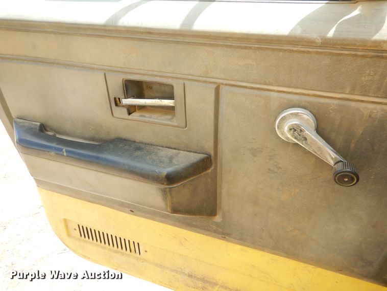 image for item GN9304 1986 GMC 7000 box truck