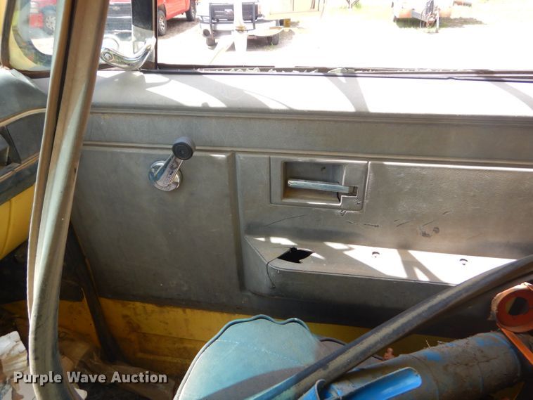 image for item GN9304 1986 GMC 7000 box truck