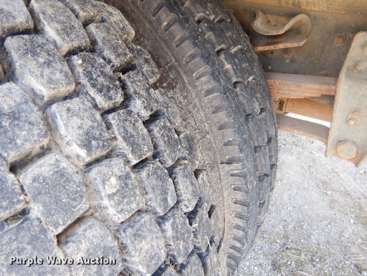 image for item GN9304 1986 GMC 7000 box truck