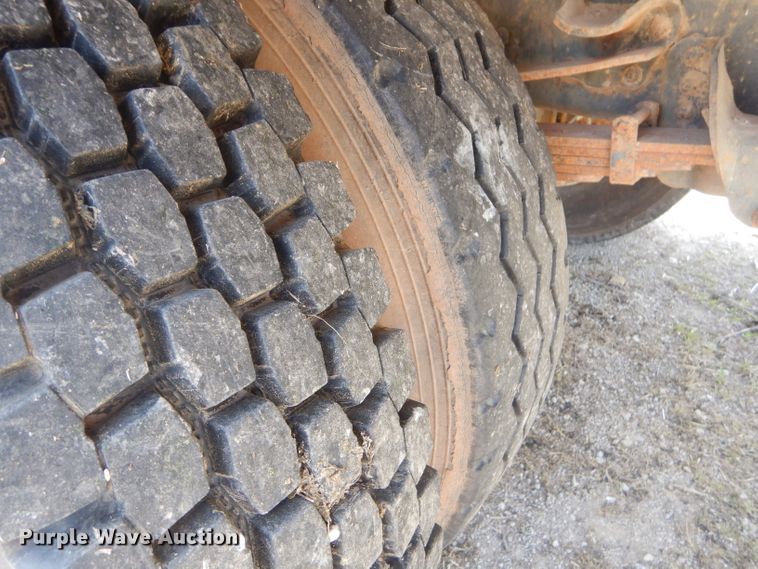 image for item GN9304 1986 GMC 7000 box truck