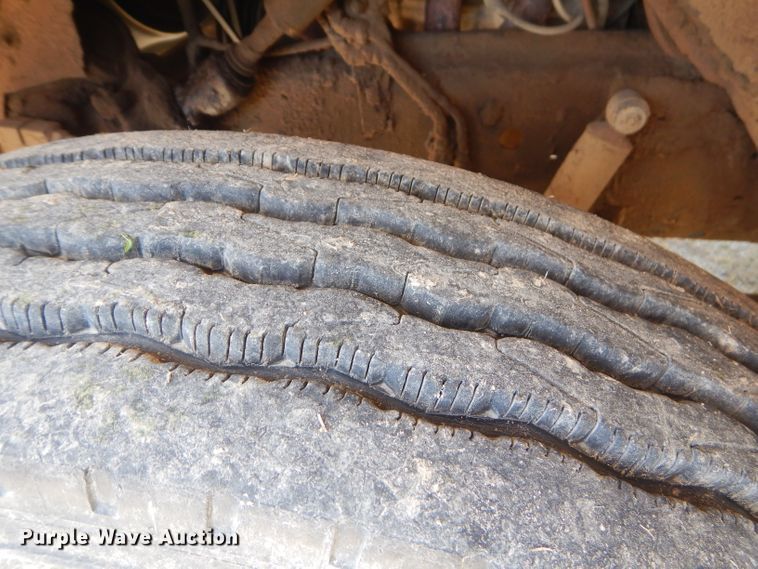 image for item GN9304 1986 GMC 7000 box truck