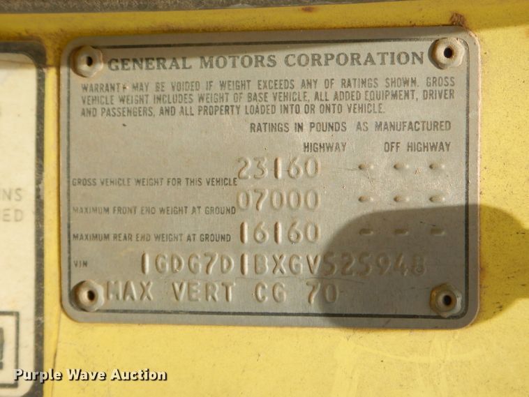 image for item GN9304 1986 GMC 7000 box truck