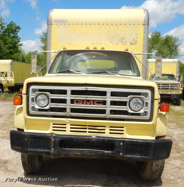 image for item GN9305 1986 GMC 7000 box truck