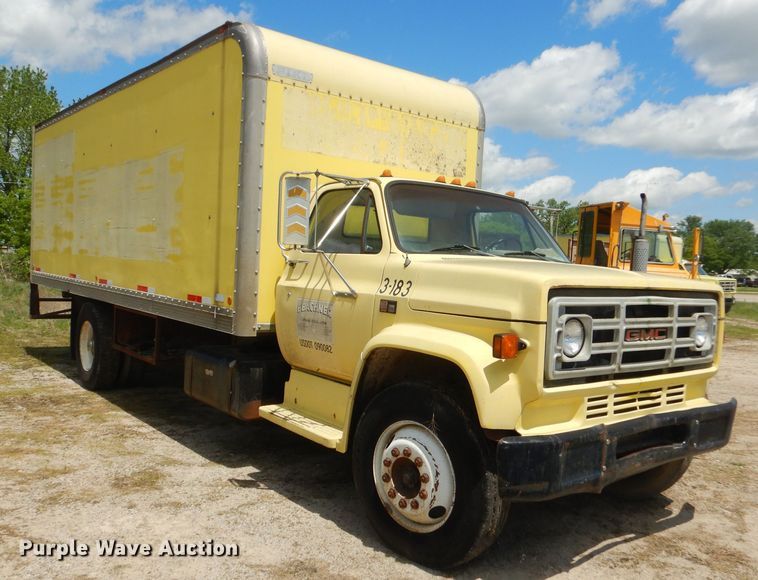 image for item GN9305 1986 GMC 7000 box truck