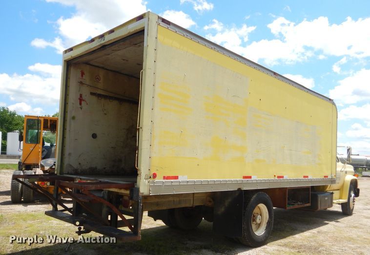 image for item GN9305 1986 GMC 7000 box truck