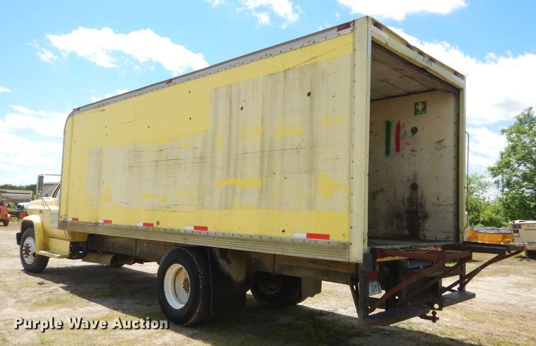 image for item GN9305 1986 GMC 7000 box truck