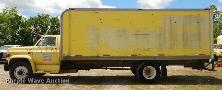 image for item GN9305 1986 GMC 7000 box truck