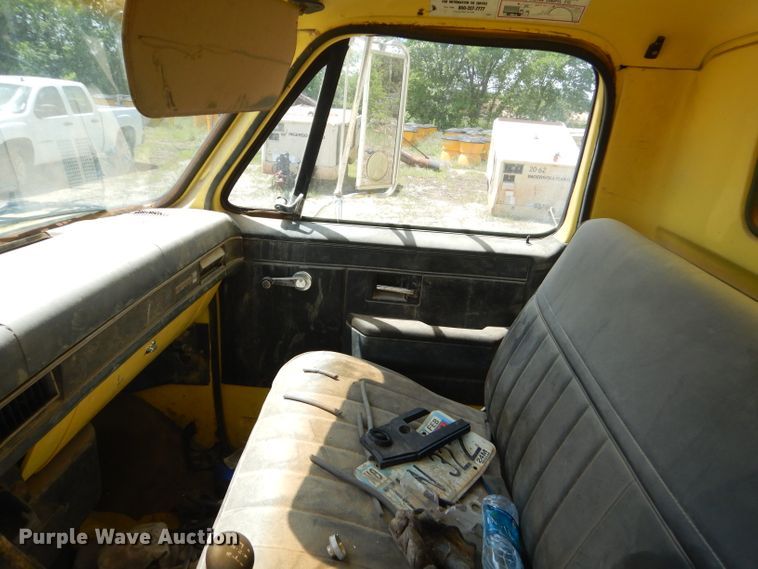 image for item GN9305 1986 GMC 7000 box truck