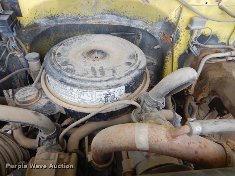 image for item GN9305 1986 GMC 7000 box truck