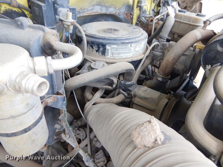 image for item GN9305 1986 GMC 7000 box truck