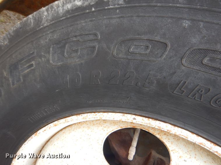 image for item GN9305 1986 GMC 7000 box truck