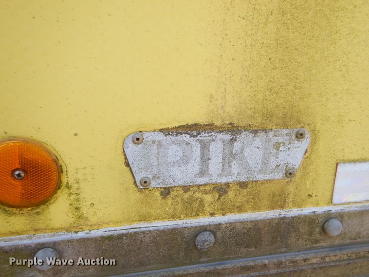 image for item GN9305 1986 GMC 7000 box truck