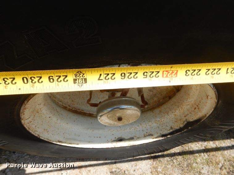 image for item GN9305 1986 GMC 7000 box truck