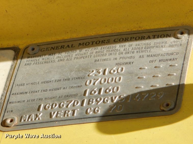 image for item GN9305 1986 GMC 7000 box truck