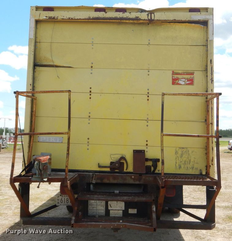 image for item GN9306 1988 GMC 7000 box truck