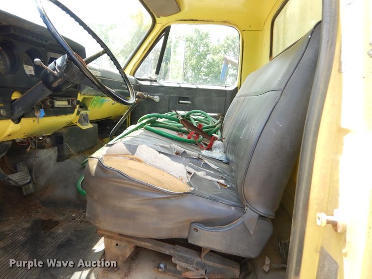 image for item GN9306 1988 GMC 7000 box truck