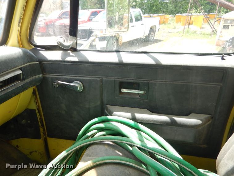 image for item GN9306 1988 GMC 7000 box truck