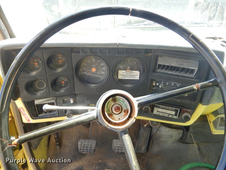 image for item GN9306 1988 GMC 7000 box truck