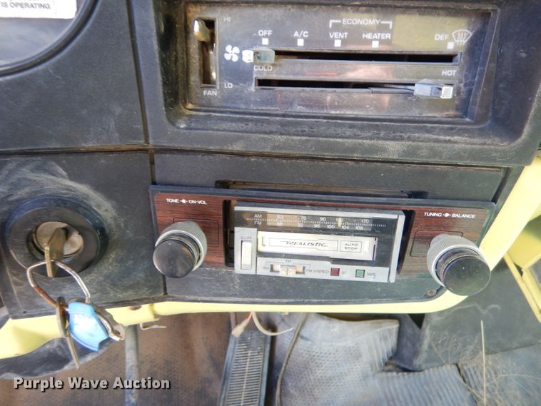 image for item GN9306 1988 GMC 7000 box truck