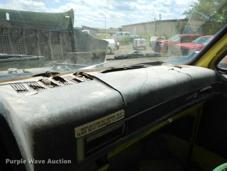 image for item GN9306 1988 GMC 7000 box truck