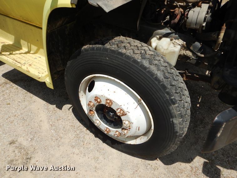 image for item GN9306 1988 GMC 7000 box truck