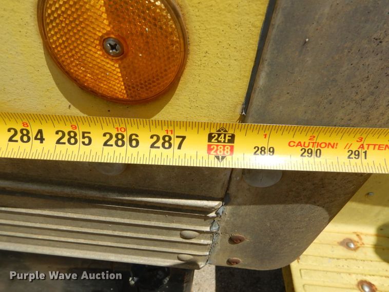 image for item GN9306 1988 GMC 7000 box truck