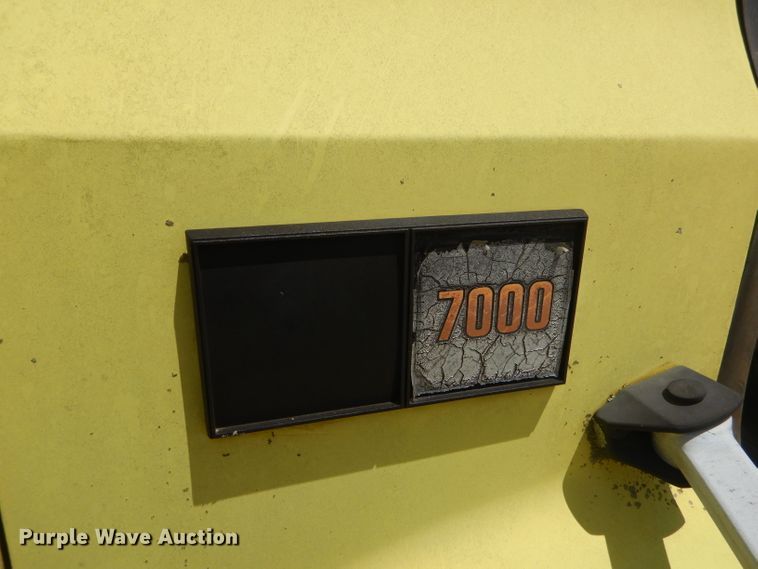 image for item GN9306 1988 GMC 7000 box truck