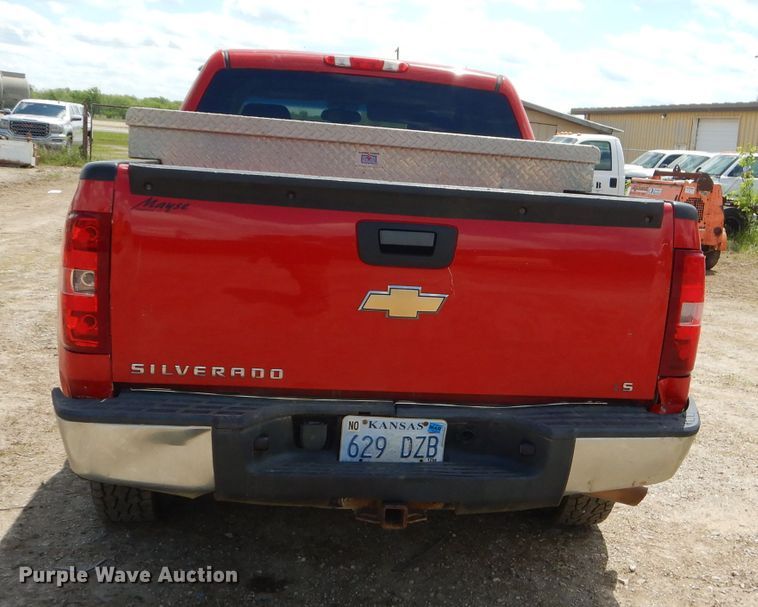 image for item GN9315 2008 Chevrolet Silverado 1500  Crew Cab pickup truck