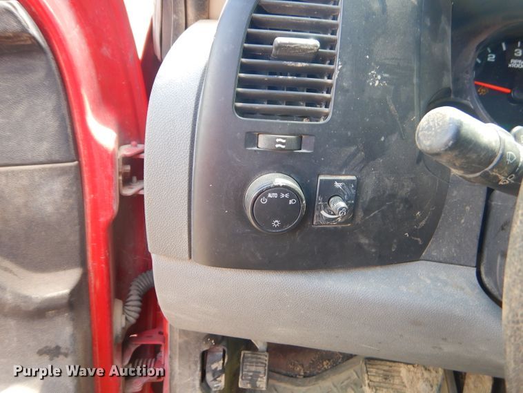 image for item GN9315 2008 Chevrolet Silverado 1500  Crew Cab pickup truck