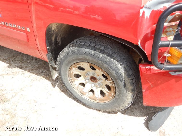 image for item GN9315 2008 Chevrolet Silverado 1500  Crew Cab pickup truck