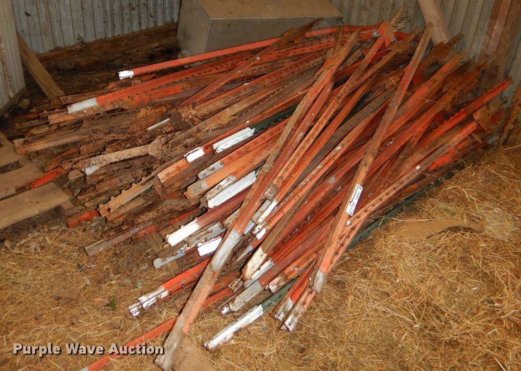 image for item GN9355 Approximately 100 steel T-posts