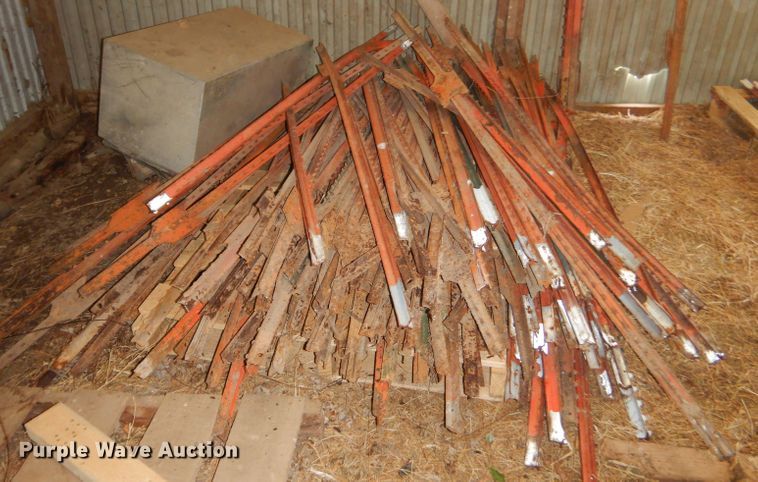 image for item GN9355 Approximately 100 steel T-posts