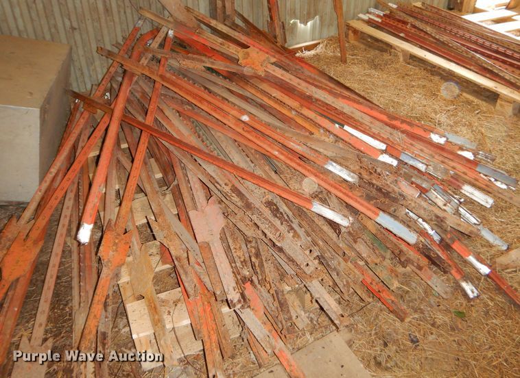 image for item GN9355 Approximately 100 steel T-posts