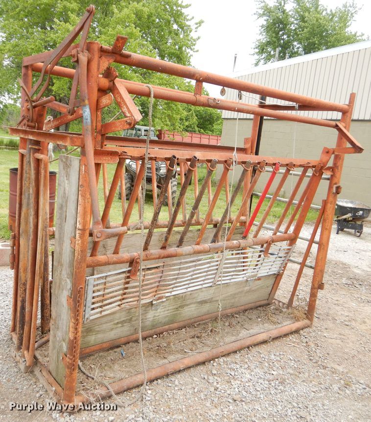 image for item GN9357 Steel squeeze chute