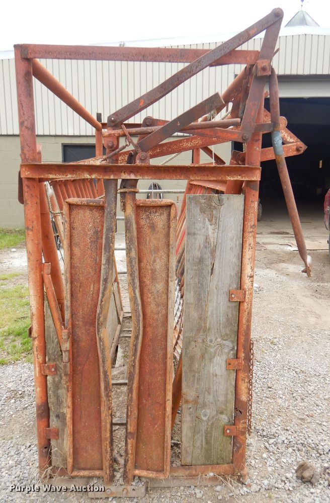 image for item GN9357 Steel squeeze chute