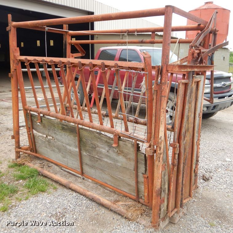 image for item GN9357 Steel squeeze chute